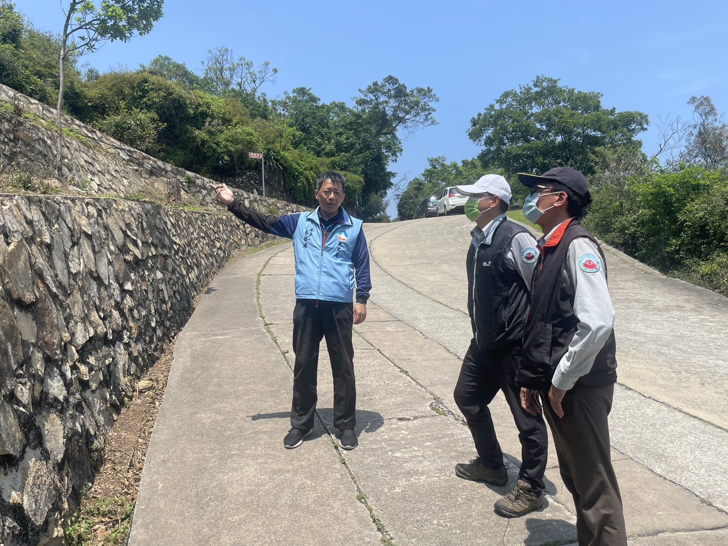 金門縣政府觀光處與國家公園會勘太武山安全疑慮路段，保障旅遊環璄安全（圖/金門縣政府提供）