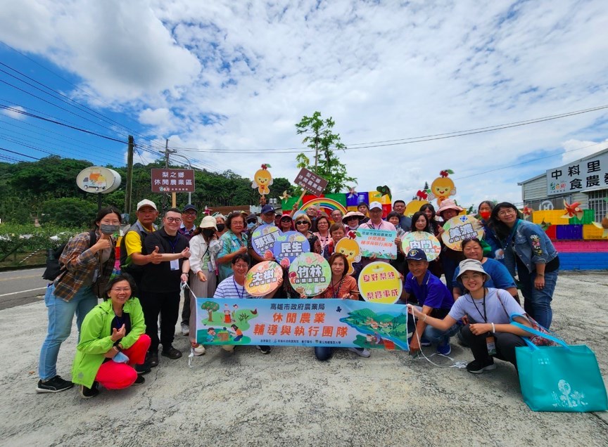 高雄市休閒農業區成員於梨之鄉觀摩參訪（圖/高雄餐旅大學提供）