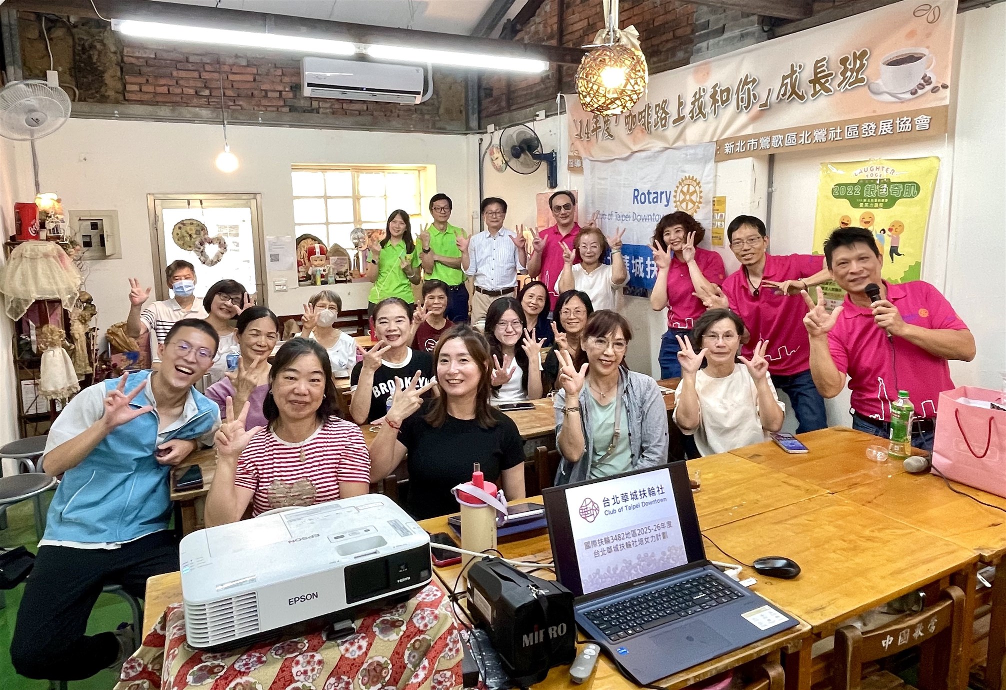 培力女職能巷弄咖啡坊參與學員（圖/台北華城扶輪社提供）