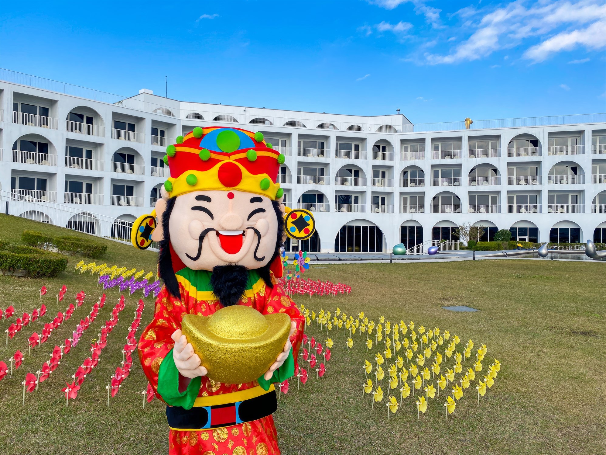 迎接2026年農曆新年，新北淡水將捷金鬱金香酒店推出「金馬迎春」春節系列活動與春節住房專案。(圖 /將捷金鬱金香酒店提供)