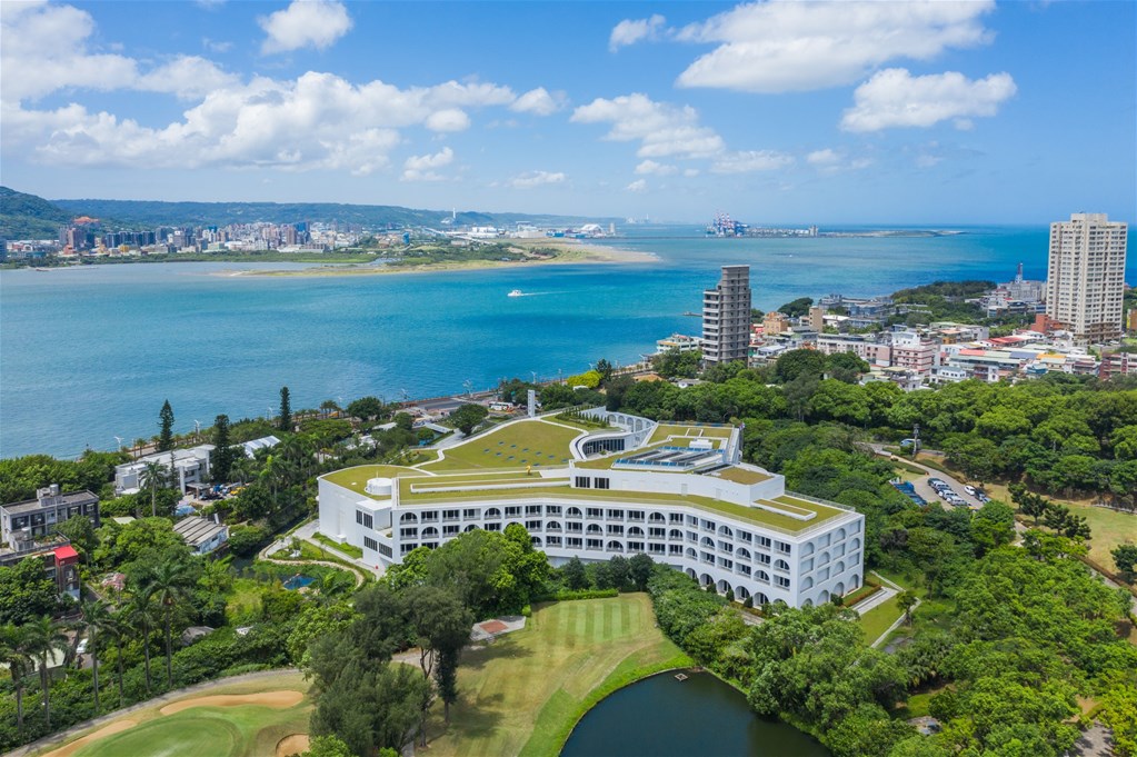 春將捷金鬱金香酒店推出多項春季限定餐飲活動，歡迎遊客到淡水享受春日時光。(圖/將捷金鬱金香酒店提供)