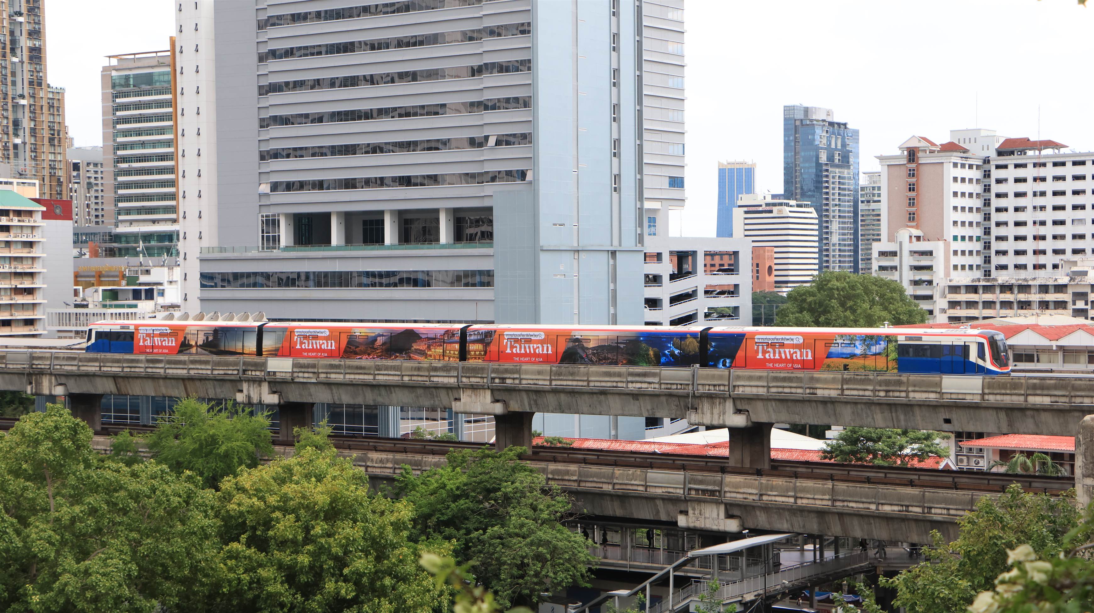 臺灣觀光廣告跟著空鐵、地鐵、巴士，穿梭曼谷地上地下！